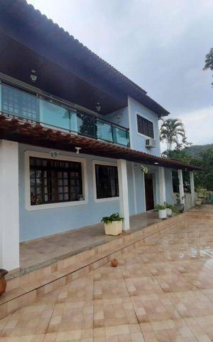 Casa à venda com 271m², 3 quartos e 4 vagas