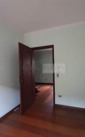 Casa à venda com 390m², 6 quartos e 4 vagas