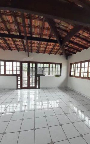 Casa à venda com 390m², 6 quartos e 4 vagas