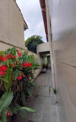 Casa à venda com 390m², 6 quartos e 4 vagas