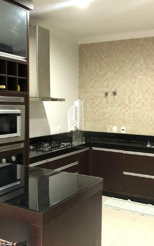Casa à venda com 226m², 4 quartos e 4 vagas