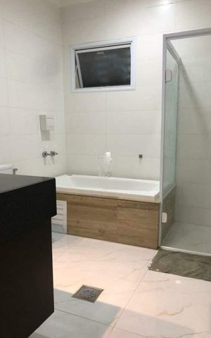 Casa à venda com 226m², 4 quartos e 4 vagas