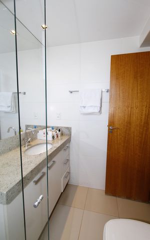 Apartamento à venda com 140m², 4 quartos e 4 vagasBanheiro do Quarto 2 e 3