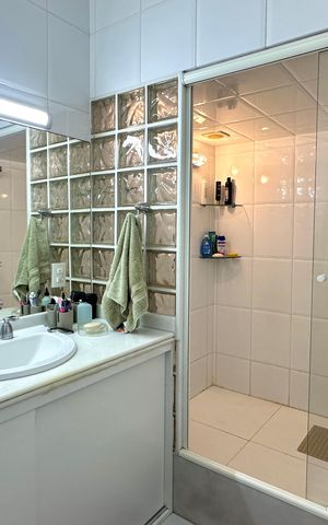Apartamento à venda com 249m², 3 quartos e 1 vaga Apartamento à venda com 249m², 3 quartos e 1 vagaBanheiro da Suíte 1