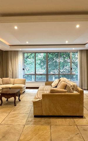Apartamento à venda com 249m², 3 quartos e 1 vaga Apartamento à venda com 249m², 3 quartos e 1 vagaSala
