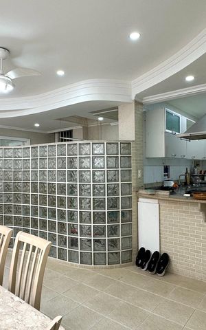 Apartamento à venda com 249m², 3 quartos e 1 vaga Apartamento à venda com 249m², 3 quartos e 1 vagaCozinha