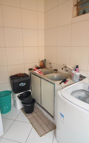 Casa à venda com 120m², 5 quartos e 1 vagaÁrea de Serviço