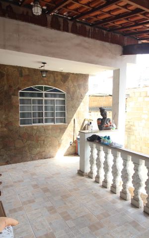 Casa à venda com 120m², 5 quartos e 1 vagaQuintal