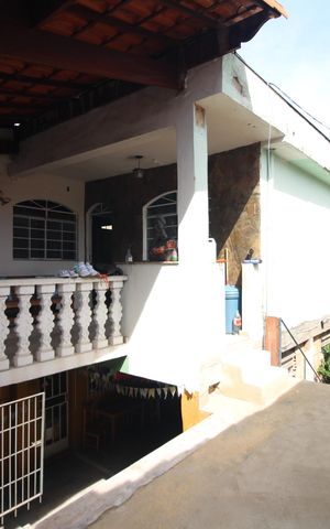 Casa à venda com 120m², 5 quartos e 1 vagaQuintal