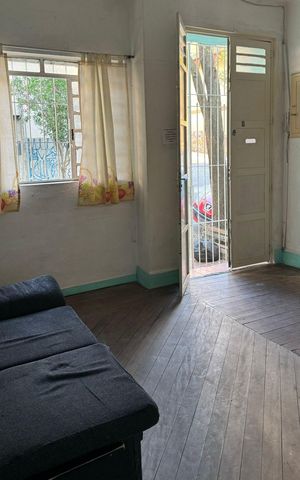 Casa à venda com 120m², 4 quartos e sem vaga Casa à venda com 120m², 4 quartos e sem vagaSala