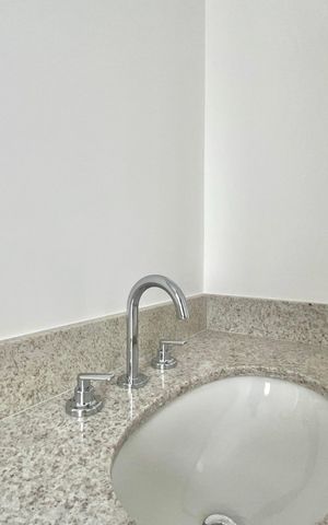 Apartamento à venda com 85m², 2 quartos e 1 vaga Apartamento à venda com 85m², 2 quartos e 1 vagaBanheiro da Suíte 1