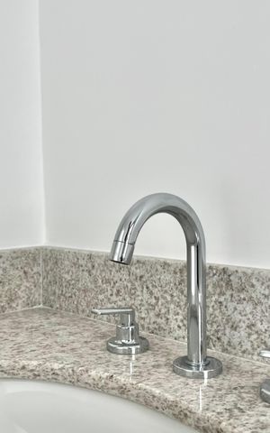 Apartamento à venda com 85m², 2 quartos e 1 vaga Apartamento à venda com 85m², 2 quartos e 1 vagaBanheiro da Suíte 2