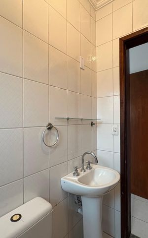 Casa para alugar com 75m², 2 quartos e 2 vagas Casa para alugar com 75m², 2 quartos e 2 vagasBanheiro da suíte 1