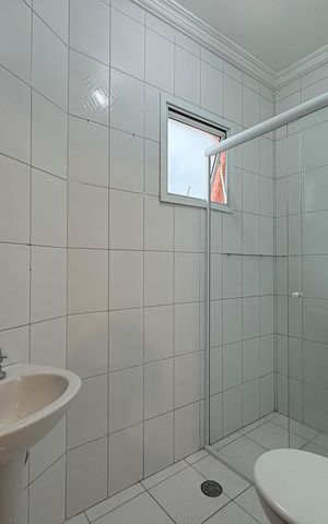 Casa para alugar com 75m², 2 quartos e 2 vagas Casa para alugar com 75m², 2 quartos e 2 vagasBanheiro da suíte 2