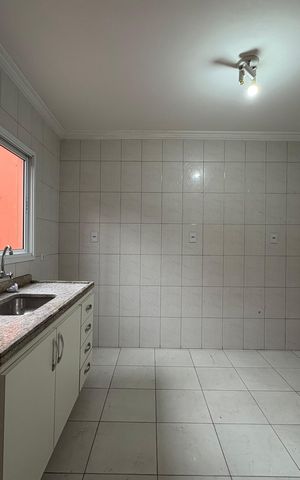 Casa para alugar com 75m², 2 quartos e 2 vagas Casa para alugar com 75m², 2 quartos e 2 vagasCozinha