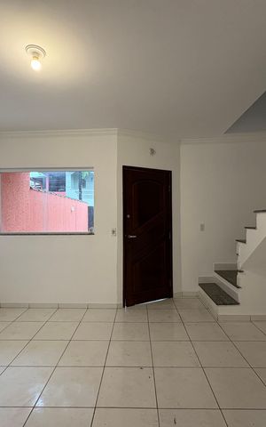 Casa para alugar com 75m², 2 quartos e 2 vagas Casa para alugar com 75m², 2 quartos e 2 vagasSala