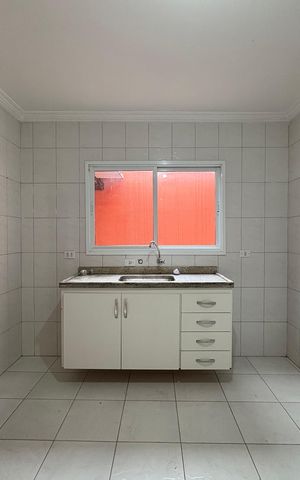Casa para alugar com 75m², 2 quartos e 2 vagas Casa para alugar com 75m², 2 quartos e 2 vagasCozinha