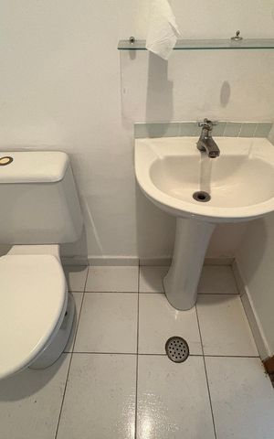 Casa para alugar com 75m², 2 quartos e 2 vagas Casa para alugar com 75m², 2 quartos e 2 vagasLavabo
