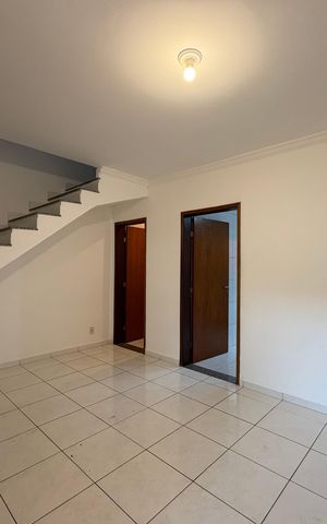 Casa para alugar com 75m², 2 quartos e 2 vagas Casa para alugar com 75m², 2 quartos e 2 vagasSala