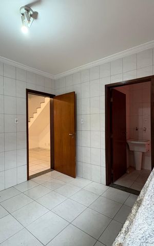 Casa para alugar com 75m², 2 quartos e 2 vagas Casa para alugar com 75m², 2 quartos e 2 vagasCozinha