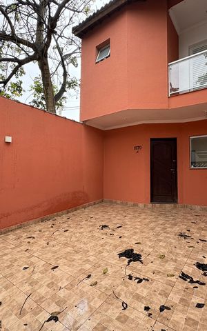 Casa para alugar com 75m², 2 quartos e 2 vagas Casa para alugar com 75m², 2 quartos e 2 vagasGaragem