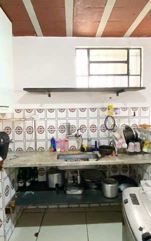 Casa à venda com 300m², 6 quartos e sem vaga Casa à venda com 300m², 6 quartos e sem vagaCozinha