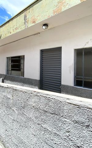 Casa à venda com 300m², 6 quartos e sem vaga Casa à venda com 300m², 6 quartos e sem vagaEntrada