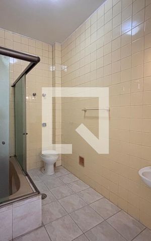 Casa para alugar com 217m², 3 quartos e 3 vagasBanheiro Social