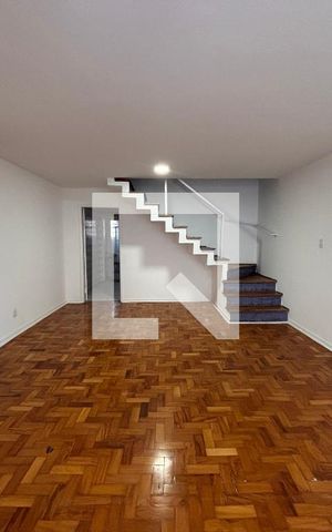 Casa para alugar com 217m², 3 quartos e 3 vagasSala