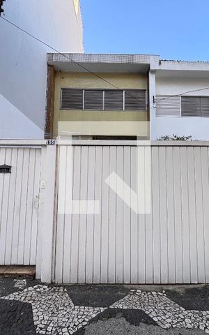 Casa para alugar com 217m², 3 quartos e 3 vagasFachada