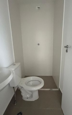 Apartamento à venda com 163m², 3 quartos e 3 vagas Apartamento à venda com 163m², 3 quartos e 3 vagasÁrea de Serviço - Banheiro