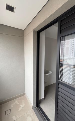 Apartamento à venda com 163m², 3 quartos e 3 vagas Apartamento à venda com 163m², 3 quartos e 3 vagasÁrea de Serviço - Varanda