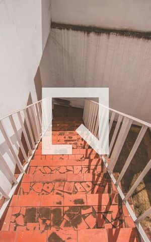 Casa para alugar com 233m², 3 quartos e 2 vagas Casa para alugar com 233m², 3 quartos e 2 vagasEscada