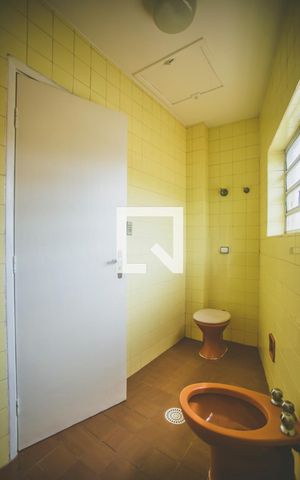 Casa para alugar com 233m², 3 quartos e 2 vagas Casa para alugar com 233m², 3 quartos e 2 vagasBanheiro Social