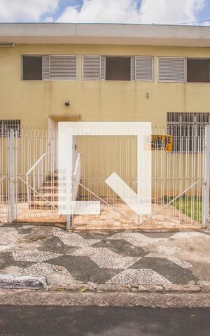 Casa para alugar com 233m², 3 quartos e 2 vagas Casa para alugar com 233m², 3 quartos e 2 vagasFachada