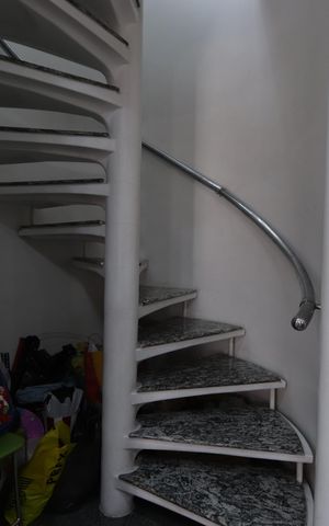Casa à venda com 312m², 3 quartos e 3 vagasEscada