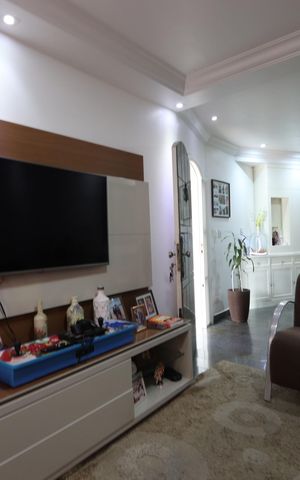 Casa à venda com 312m², 3 quartos e 3 vagasSala