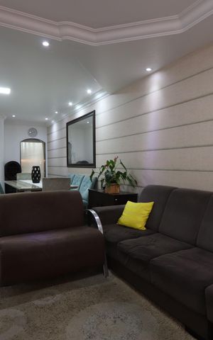 Casa à venda com 312m², 3 quartos e 3 vagasSala