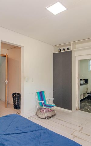 Casa à venda com 250m², 3 quartos e 3 vagas Casa à venda com 250m², 3 quartos e 3 vagasSuíte
