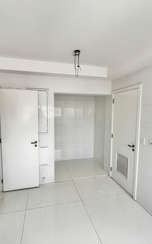 Apartamento à venda com 298m², 4 quartos e 5 vagas Apartamento à venda com 298m², 4 quartos e 5 vagasÁrea de Serviço