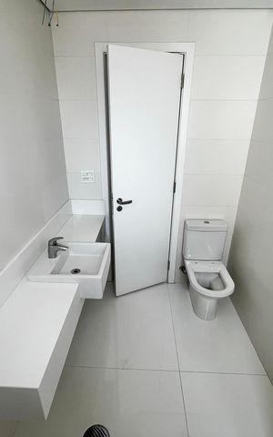 Apartamento à venda com 298m², 4 quartos e 5 vagas Apartamento à venda com 298m², 4 quartos e 5 vagasBanheiro da Suíte 2