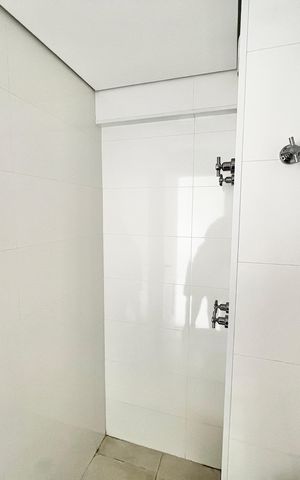 Apartamento à venda com 298m², 4 quartos e 5 vagas Apartamento à venda com 298m², 4 quartos e 5 vagasBanheiro de Serviço