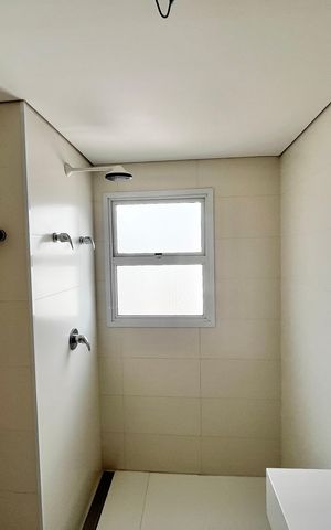 Apartamento à venda com 298m², 4 quartos e 5 vagas Apartamento à venda com 298m², 4 quartos e 5 vagasBanheiro da Suíte 2
