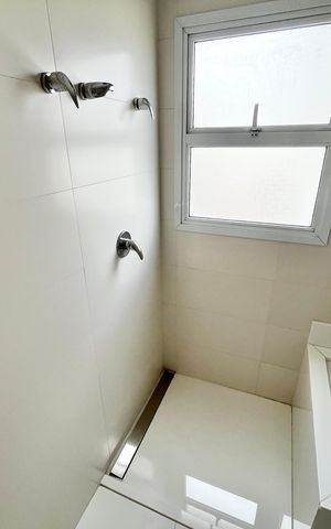 Apartamento à venda com 298m², 4 quartos e 5 vagas Apartamento à venda com 298m², 4 quartos e 5 vagasBanheiro da Suíte 2