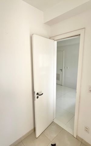 Apartamento à venda com 298m², 4 quartos e 5 vagas Apartamento à venda com 298m², 4 quartos e 5 vagasQuarto de Serviço