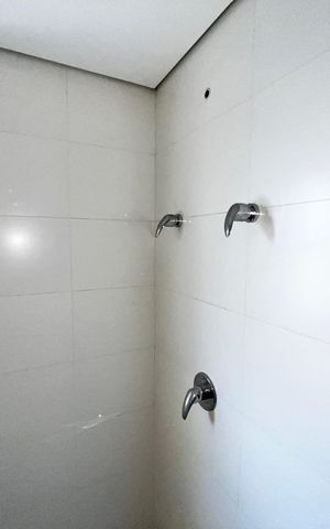 Apartamento à venda com 298m², 4 quartos e 5 vagas Apartamento à venda com 298m², 4 quartos e 5 vagasBanheiro da Suíte 1