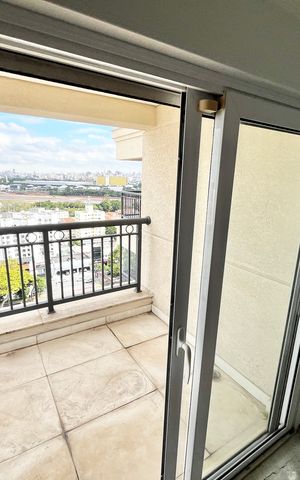 Apartamento à venda com 298m², 4 quartos e 5 vagas Apartamento à venda com 298m², 4 quartos e 5 vagasSuíte 2