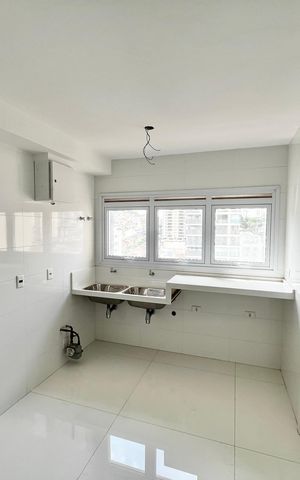 Apartamento à venda com 298m², 4 quartos e 5 vagas Apartamento à venda com 298m², 4 quartos e 5 vagasÁrea de Serviço