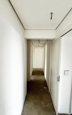 Apartamento à venda com 298m², 4 quartos e 5 vagas Apartamento à venda com 298m², 4 quartos e 5 vagasCorredor