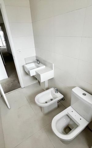 Apartamento à venda com 298m², 4 quartos e 5 vagas Apartamento à venda com 298m², 4 quartos e 5 vagasBanheiro da Suíte 1